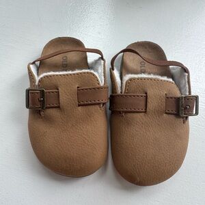 Old Navy Faux-Suede buckled strap baby sandals size 4